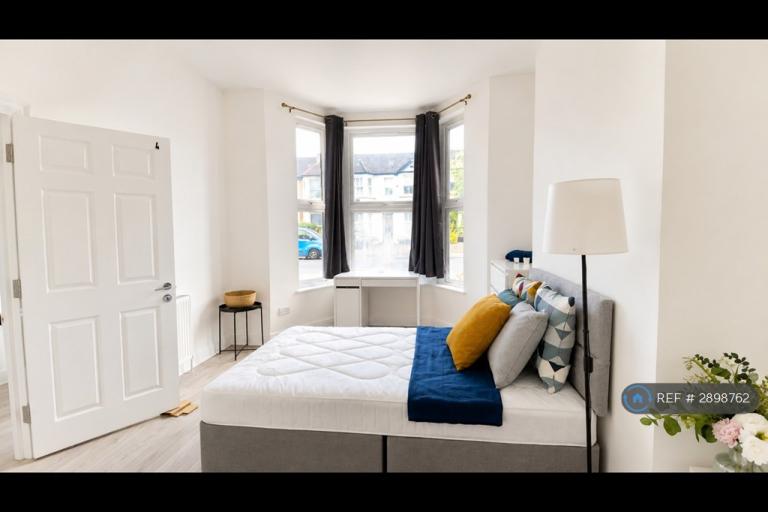 1 bedroom in Broadfield Road, London, SE6 (#2898762)