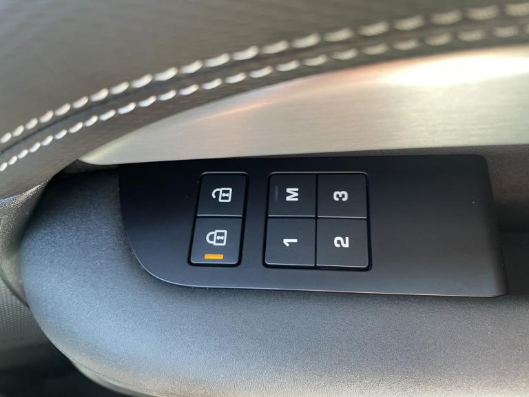 2022 Land Rover Discovery 3.0 D300 MHEV R-Dynamic SE SUV 5dr Diesel Auto 4WD Euro 6 (s/s) (300 ps...