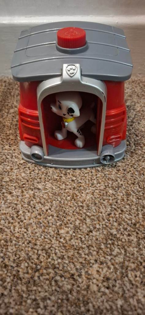Paw patrol marshall changing pod Comes with 2 figures 
