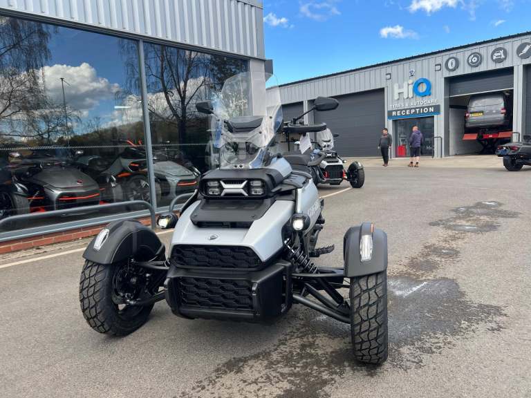 2025 Can-Am Canyon 1330cc 6 speed semi automatic Spyder trike