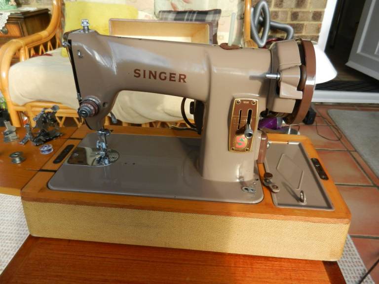 Singer 185 vintage sewing machine, Mint