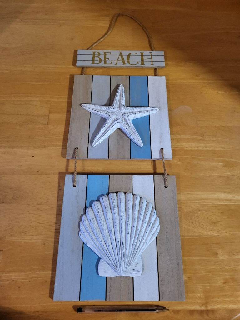 Wooden 3 tiered seaside shell bathroom decorative wall hanging. Good condition