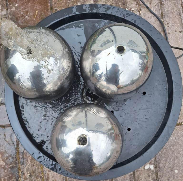 Garden Water Feature With 3 Silver Balls