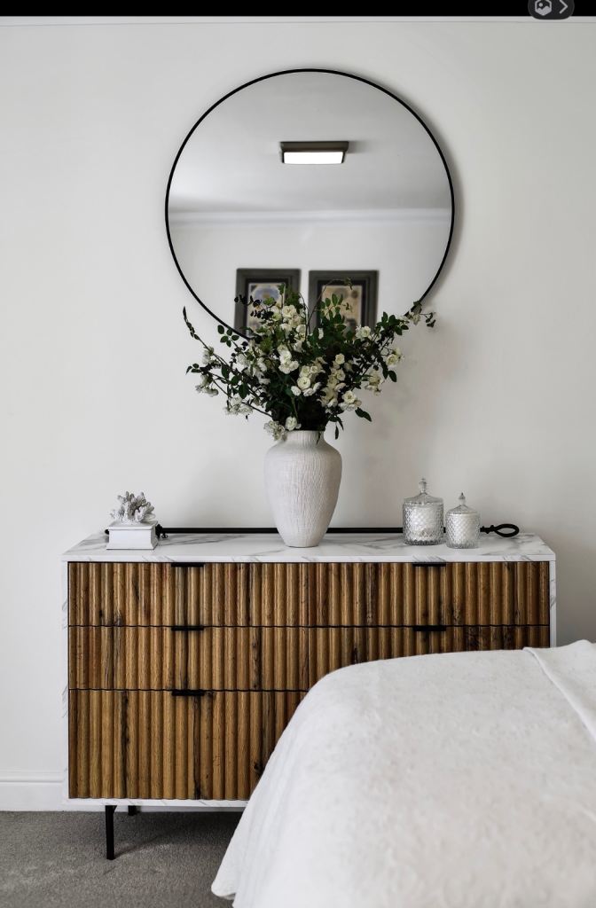 Beautiful Matching Bedroom Furniture Set – Chest of Drawers & 2 Bedside Tables