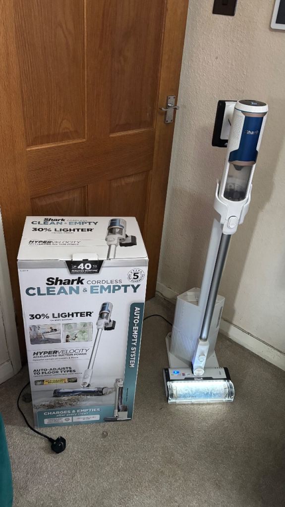 Shark BU3251UKT Cordless Stick Vacuum With Auto Empty