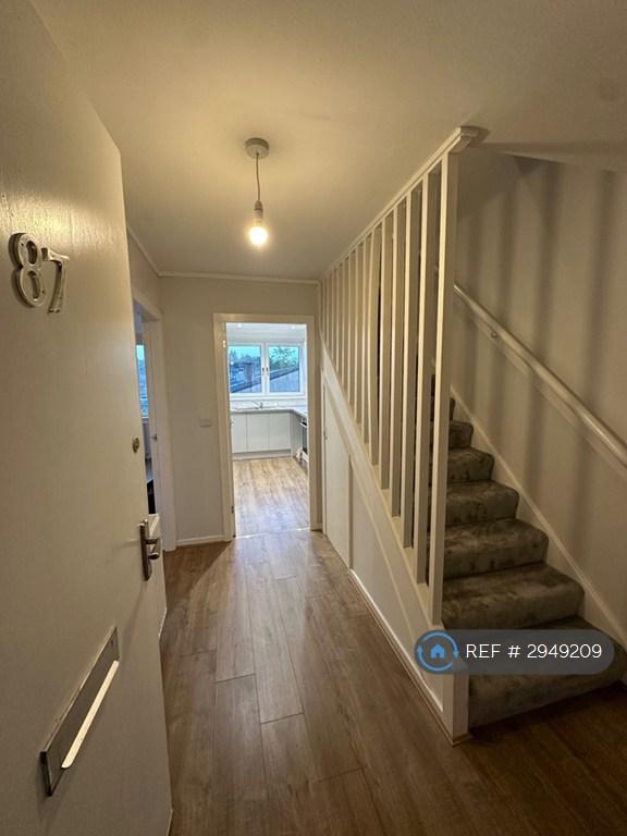 3 bedroom flat in Spruce Road, Glasgow, G67 (3 bed) (#2949209)