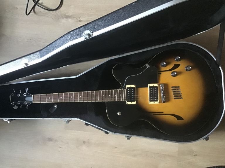 Yamaha AE 500 f hole jazz guitar with Gator hardcase