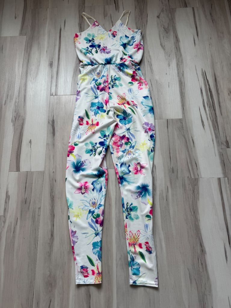 Clothes bundle  - 3 Jumpsuits/4 dresses/2 skirts size 8 selling as a bundle 