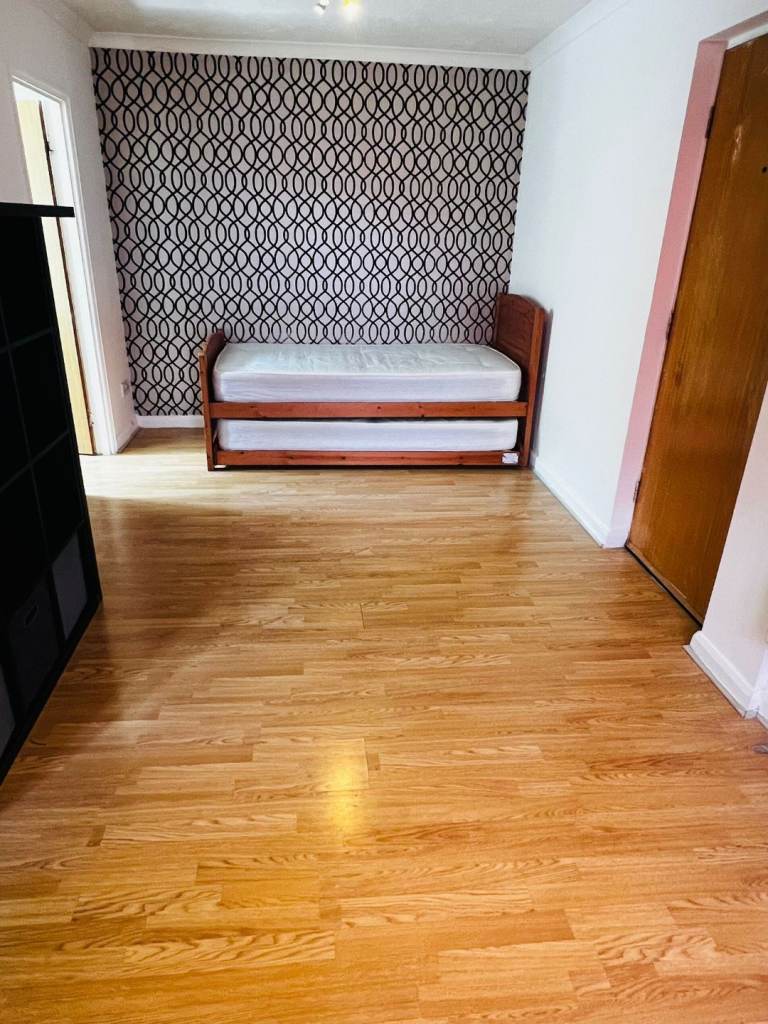 Self Contained Lovely Studio To Rent - Heathrow