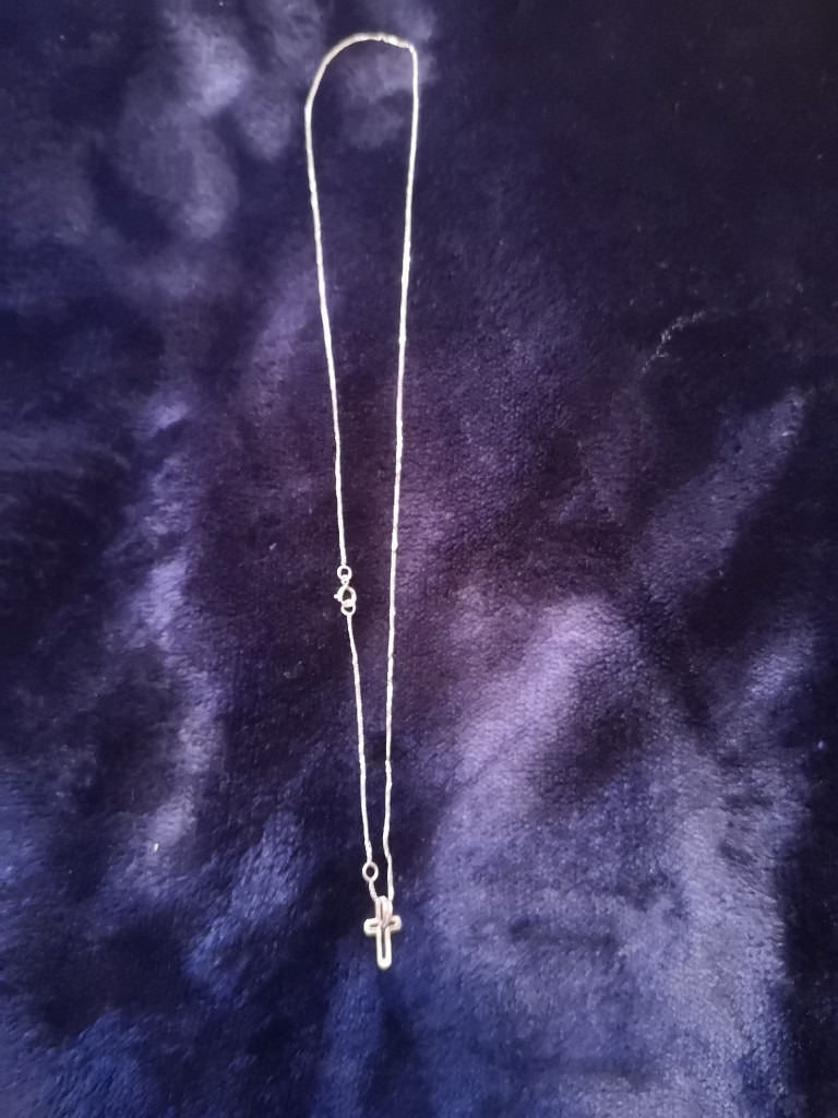 ae jewellery-fine 925 siver chain and cross