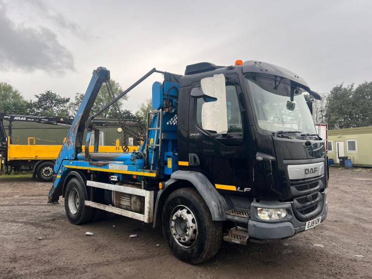 DAF TRUCKS LF 260 18 TONNE SKIP LOADER 