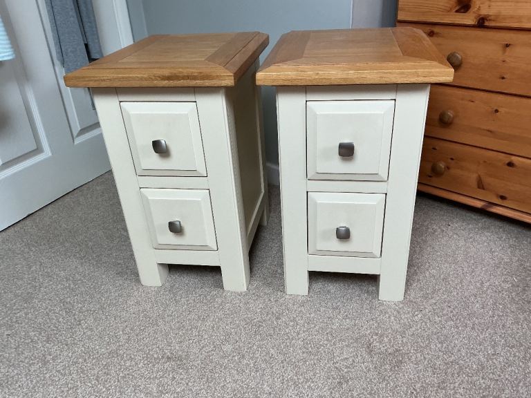 Bedside cabinets 