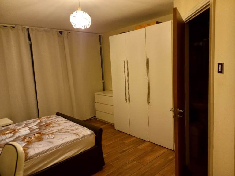 En-suite Room with Balcony Available for Rent in Stratford, London 