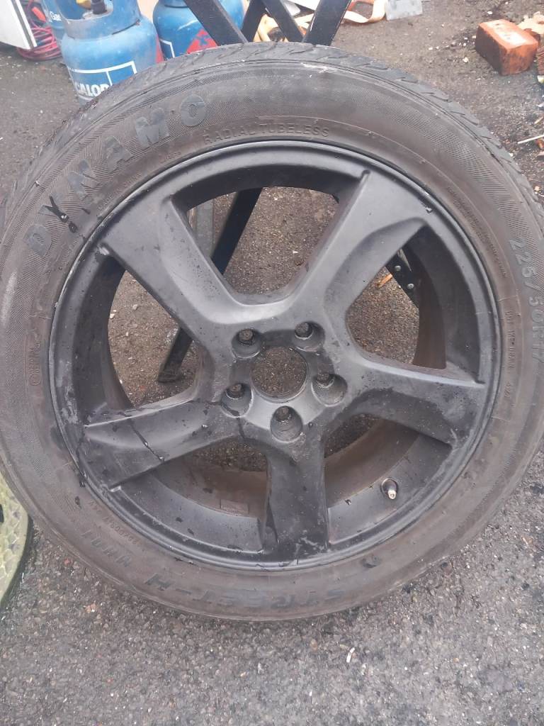 Brand New 225 50 R17 tyre on alloy
