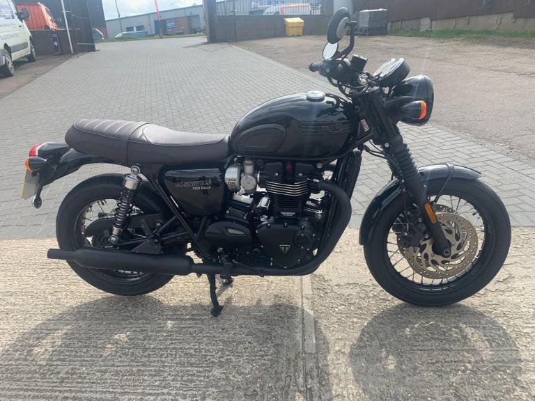 Triumph Bonneville T120 BLACK 