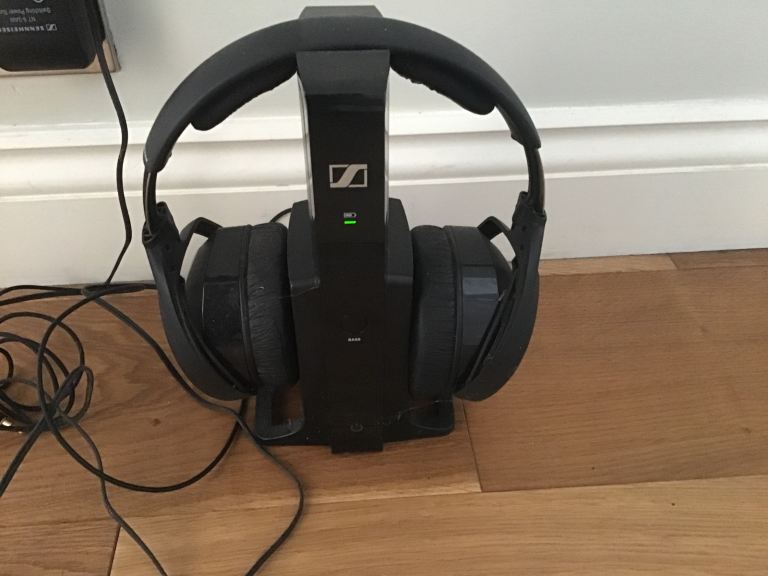Sennheiser Wireless Headphones with Charging Dock – Black, Good Condition