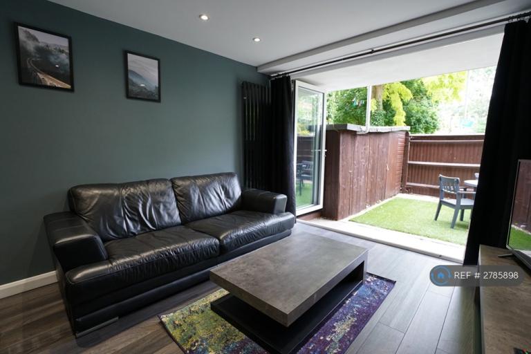 3 bedroom flat in Bullen Street, London, SW11 (3 bed) (#2785898)