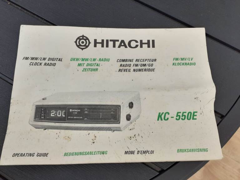 Hitachi KC 550 E vintage clock radio