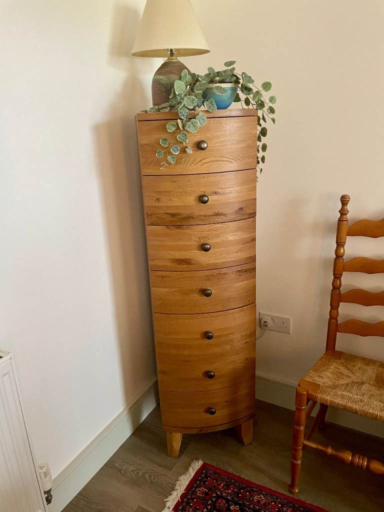 Tall Wooden Chest of Drawers – very good Condition