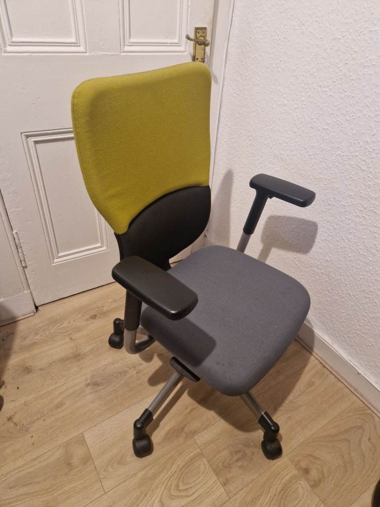 Steelcase LetsB desk chair 