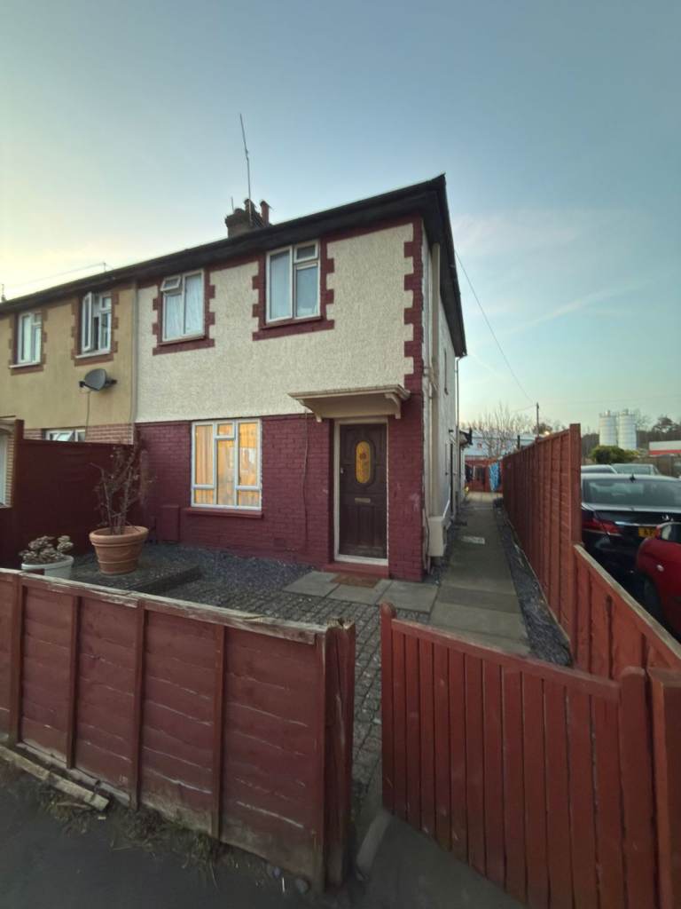 3 bedroom house to rent woking town centre