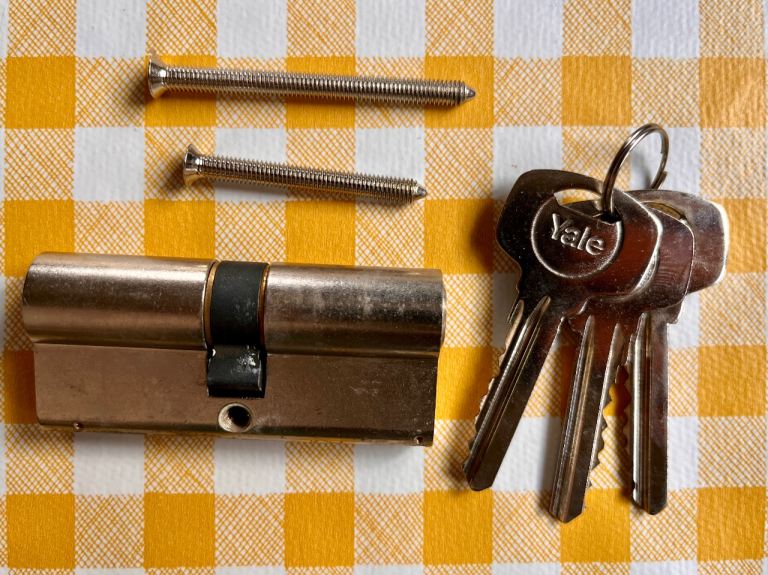 Yale door cylinder lock Euro profile