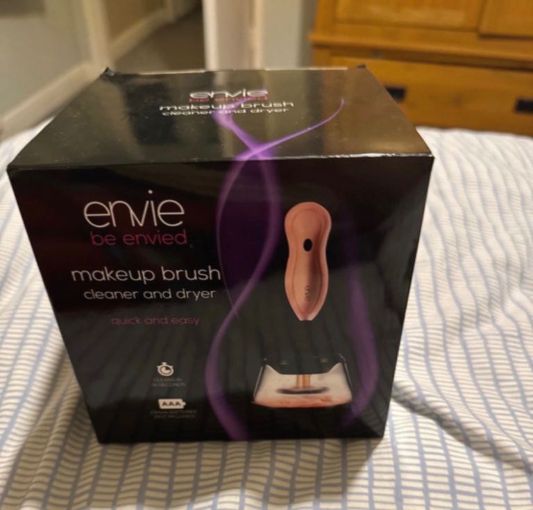 Elvine makeup brush cleaner and dryer