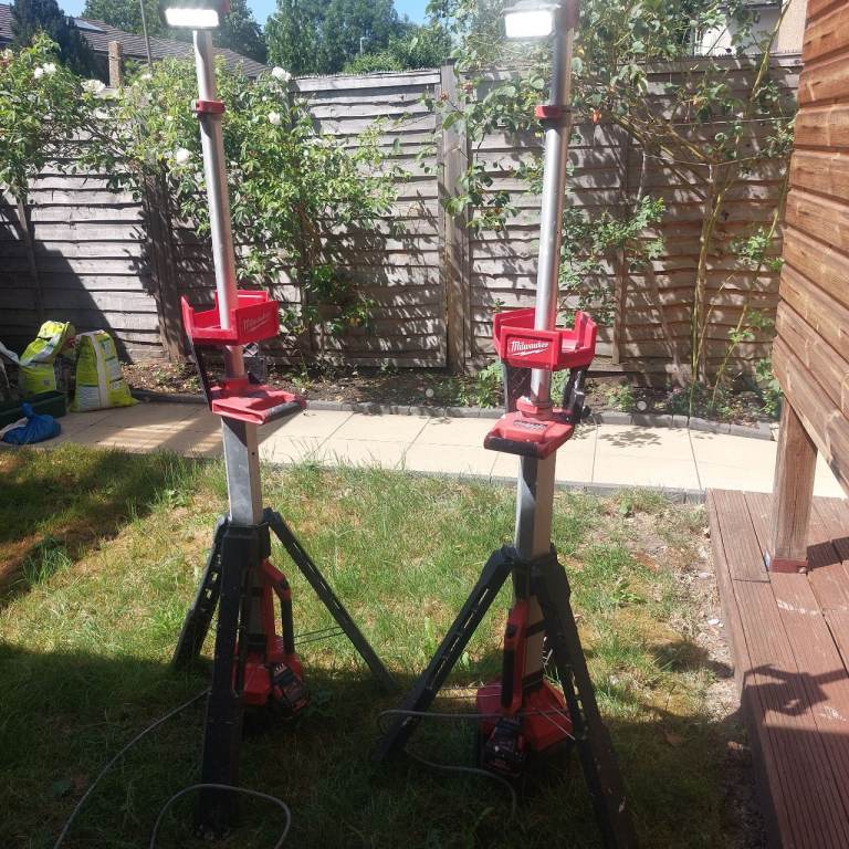 MILWAUKEE M18 LED STAND LIGHTS – Great Condition