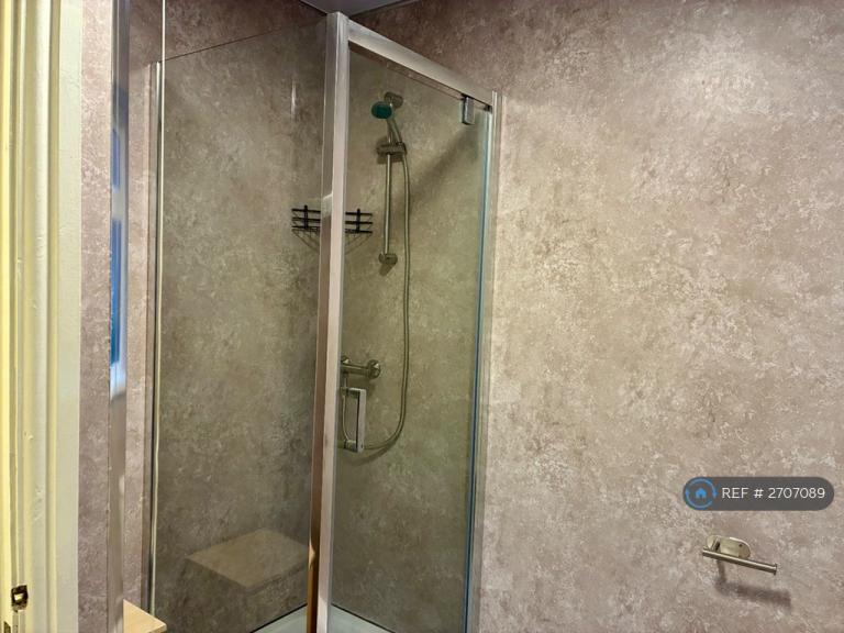 1 bedroom flat in Birmingham, Birmingham, B13 (1 bed) (#2707089)