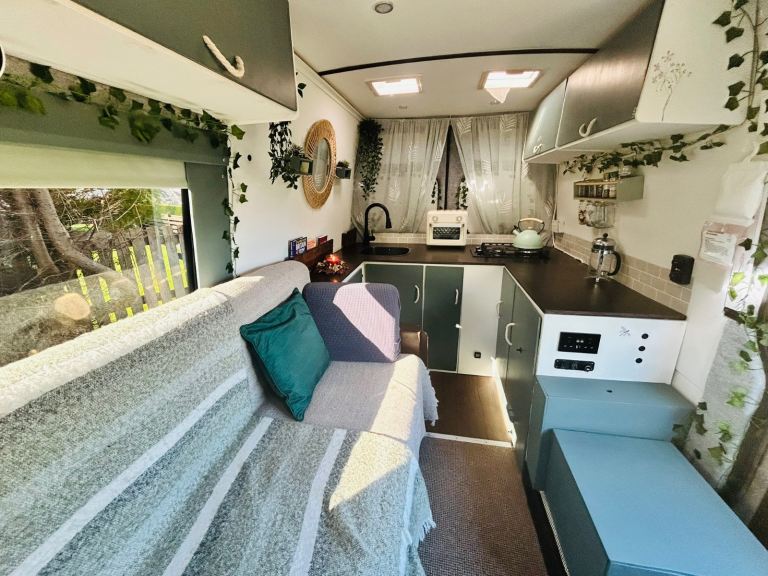 Mercedes sprinter campervan off grid 