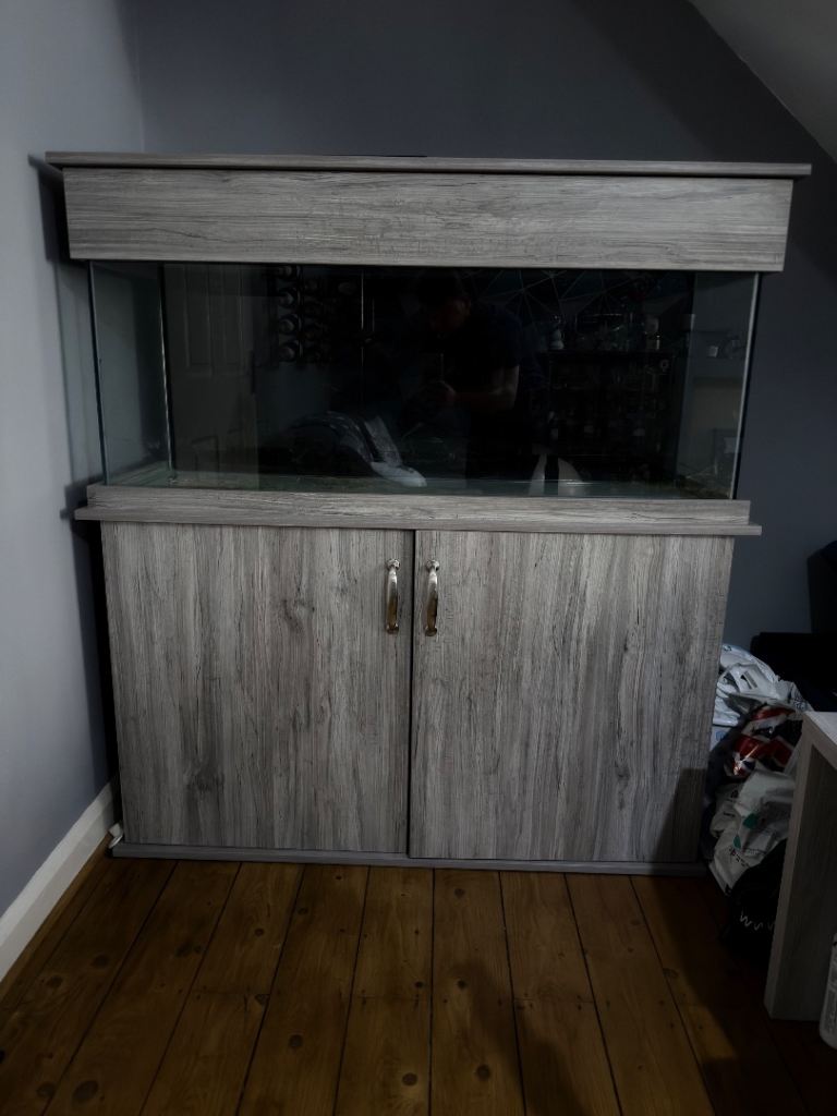4ft fish tank and cabinet.