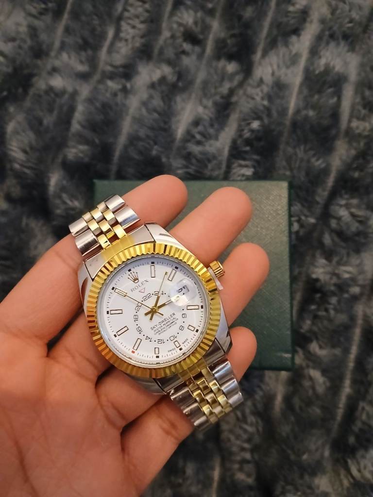 Mens white and gold watch