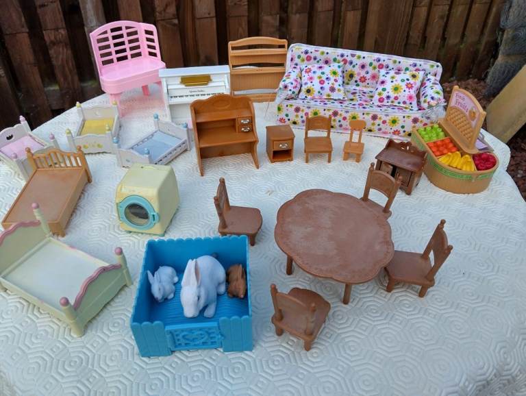 Mixed Dollhouse Furniture & Accessories Bundle – Good Condition