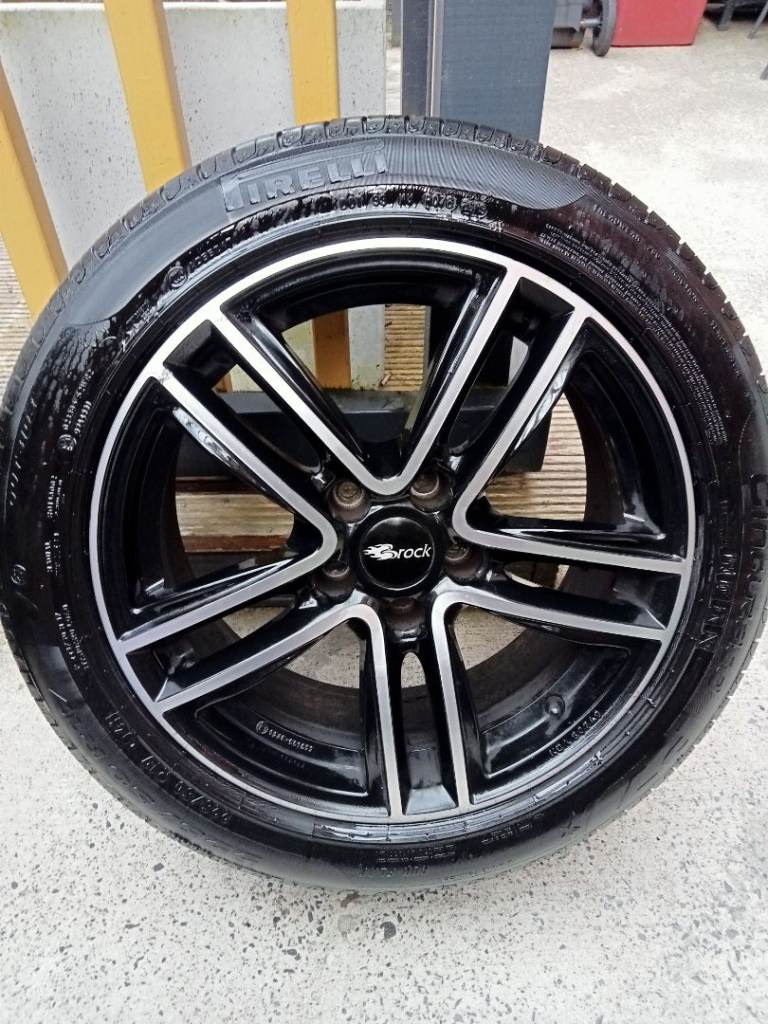 4 Beautiful Rock Alloy wheels in really good condition. 