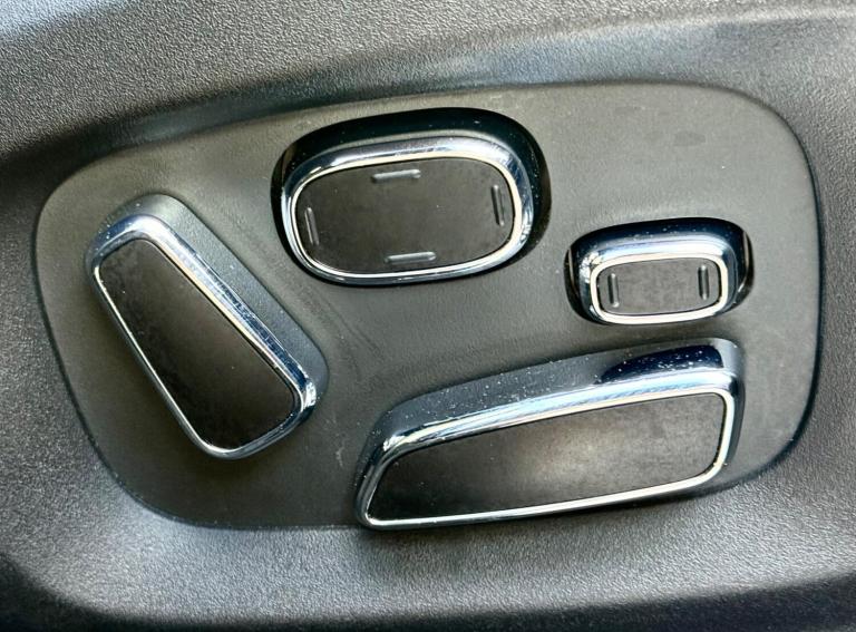 2010 Jaguar XJ 5.0 V8 Premium Luxury Auto Euro 5 4dr (LWB) SALOON Petrol Automatic