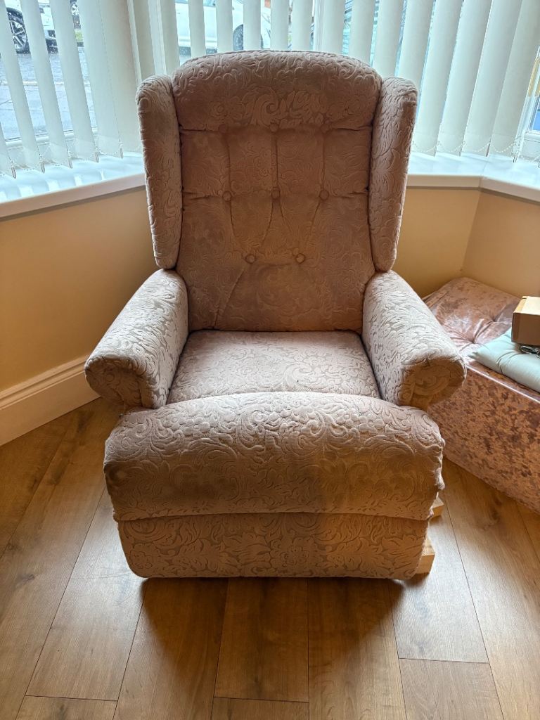 Manual reclining chair