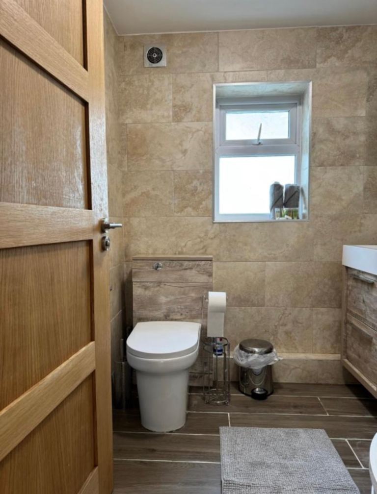 Double room En-suite available for urgent move in