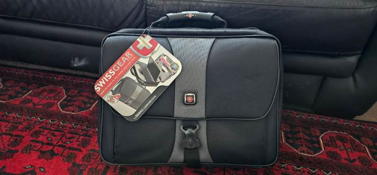 SWISS GEAR LAPTOP CASE NEW WITH TAGS