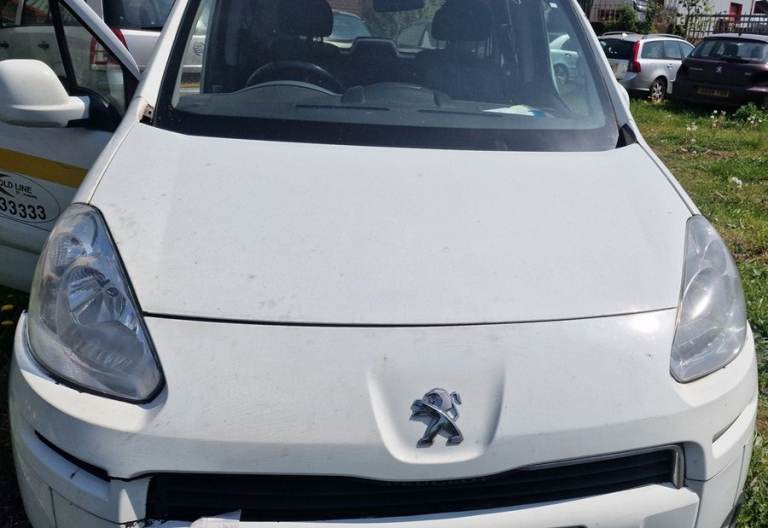 Peugeot Partner Teepee Bonnet White 2014