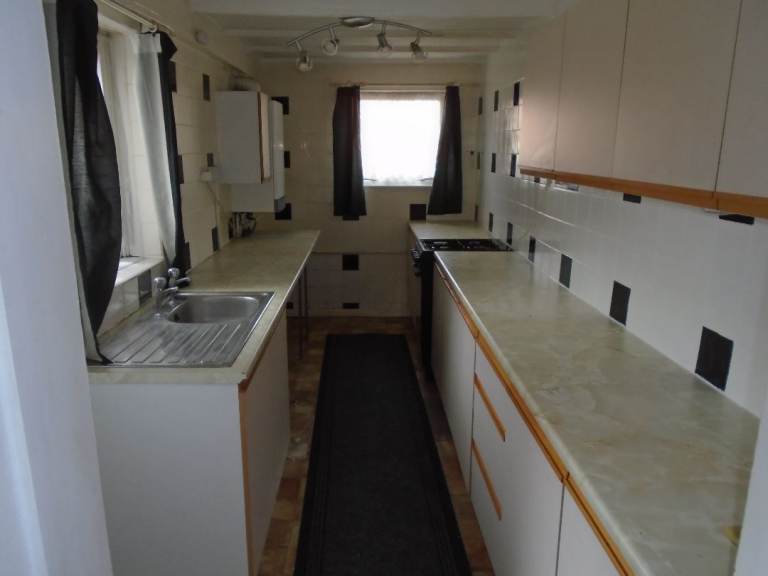 3 Bedroom Terraced House with garage to Rent, Brierley Cottages, Sutton-in-Ashfield, NG172AT £625pcm