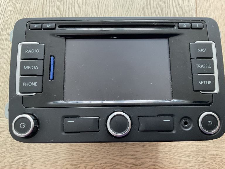 vw sat nav,cd,radio unit