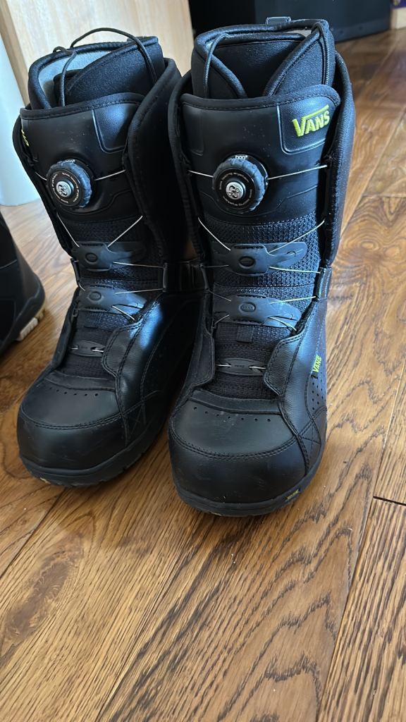 VANS UK 9.5 / US 10.5 snowboarding boots
