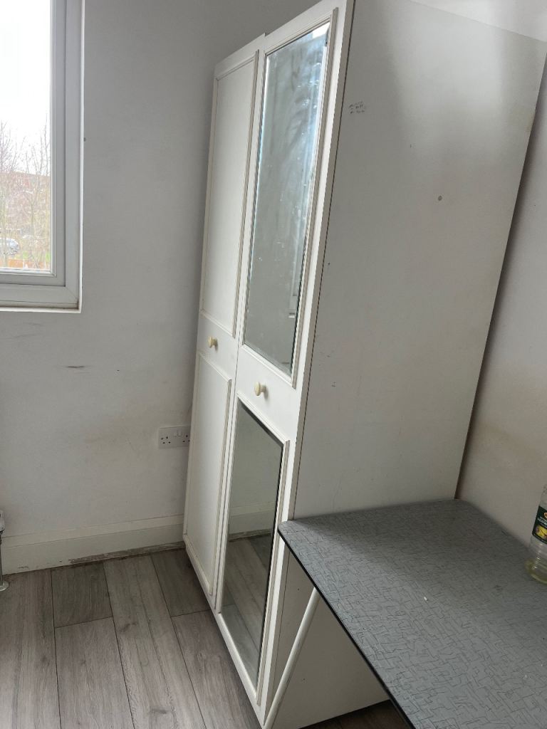 1 large room to rent 