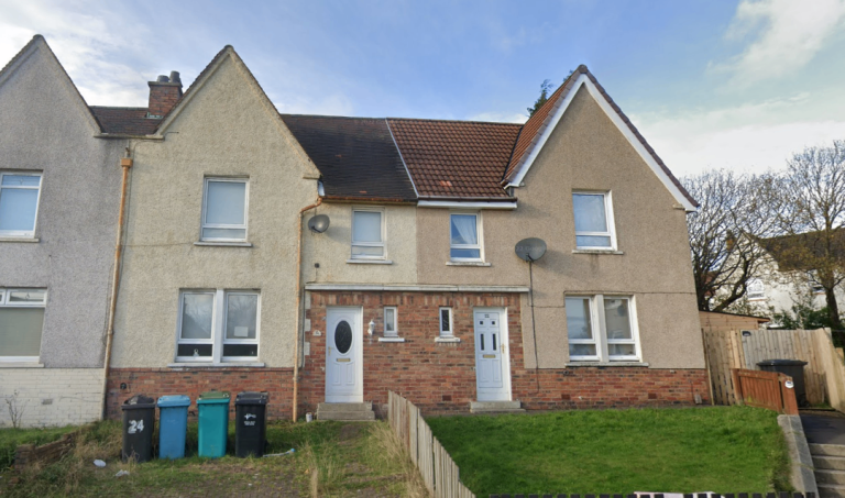 Airdrie Gartlea (ML6 9PR) - large 3 bedrooms house with massive garden for long term let.
