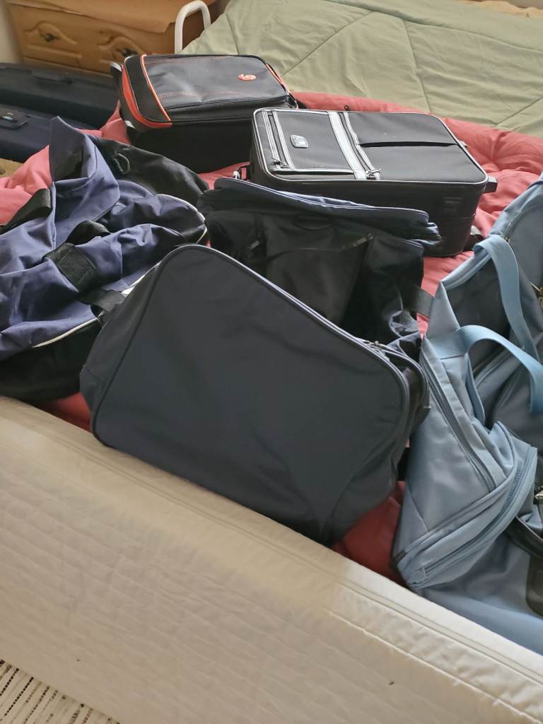 Travel Bags : Suitcase, Zip travel bags