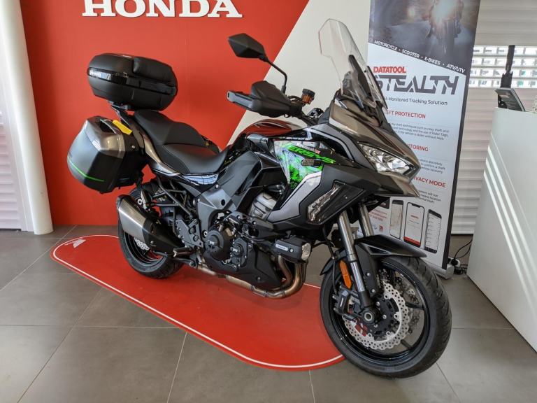 KAWASAKI VERSYS 1000 SE GT BLACK METALLIC IMMACULATE LOW MILEAGE SUPERB BIKE