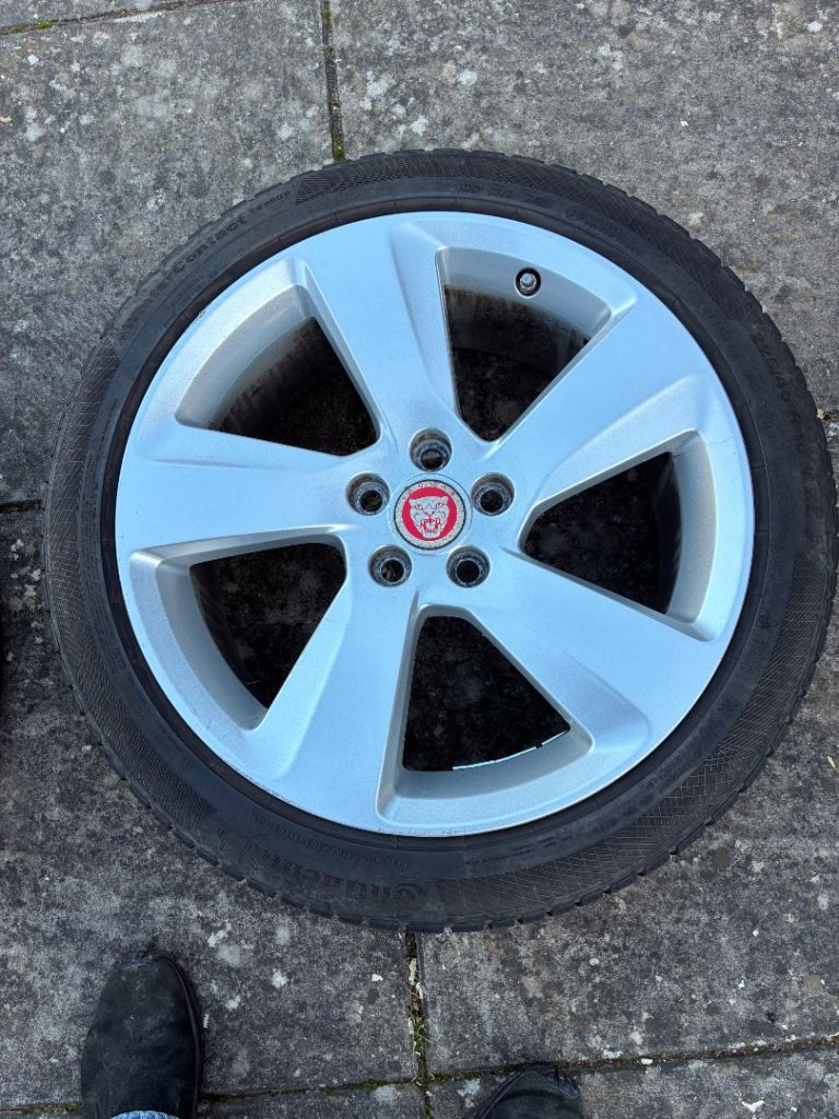 Set of 4 Jaguar alloy wheels and tyres 