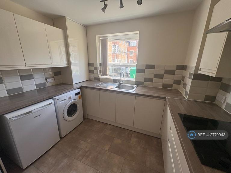 3 bedroom flat in Navigation Road, York, YO1 (3 bed) (#2779943)