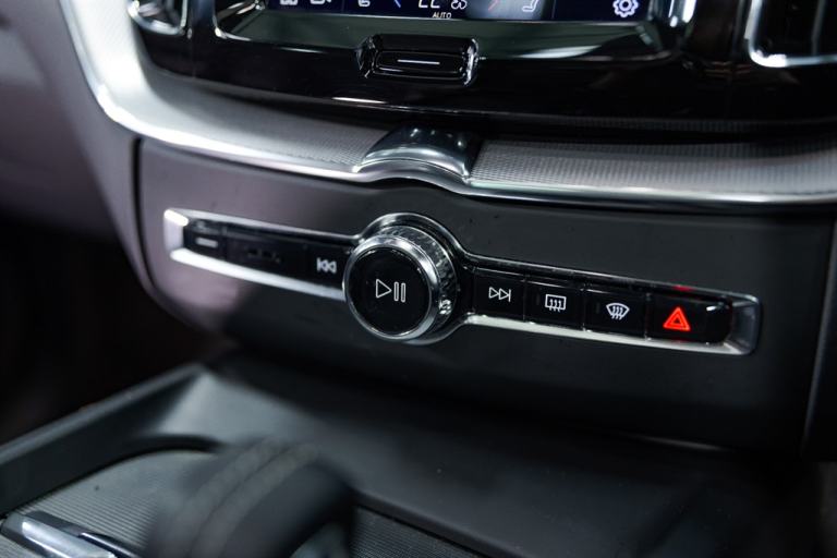 2022 Volvo XC60 2.0 B4D R DESIGN Pro 5dr AWD Geartronic ESTATE DIESEL Automatic