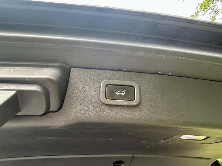 JAGUAR XF 2.0 T 250*PORTFOLIO ESTATE*Xenons-Meridian-FSH-ULEZ-Cam-Pronav*Superb